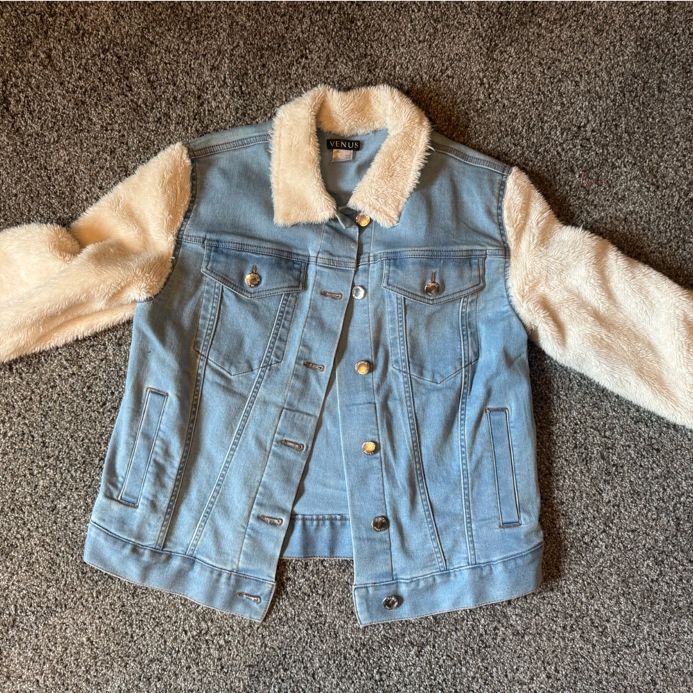 VENUS Light Blue Denim with Cream Faux Fur